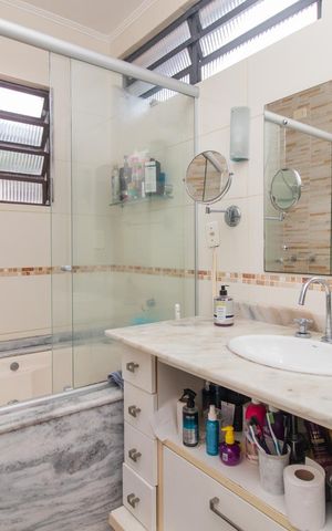 Casa à venda com 250m², 4 quartos e 4 vagasBanheiro do Quarto 4