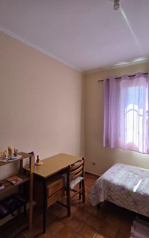 Casa à venda com 226m², 8 quartos e 2 vagas Casa à venda com 226m², 8 quartos e 2 vagasQuarto 08