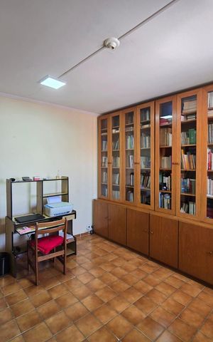 Casa à venda com 226m², 8 quartos e 2 vagas Casa à venda com 226m², 8 quartos e 2 vagasQuarto 06