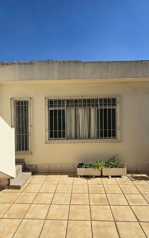 Casa à venda com 226m², 8 quartos e 2 vagas Casa à venda com 226m², 8 quartos e 2 vagasÁrea de Serviço