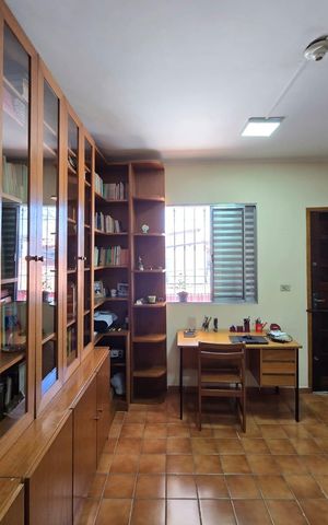 Casa à venda com 226m², 8 quartos e 2 vagas Casa à venda com 226m², 8 quartos e 2 vagasQuarto 06