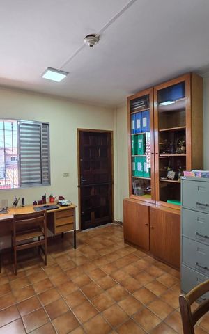 Casa à venda com 226m², 8 quartos e 2 vagas Casa à venda com 226m², 8 quartos e 2 vagasQuarto 06