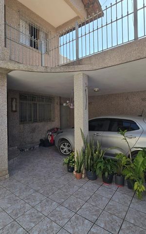 Casa à venda com 226m², 8 quartos e 2 vagas Casa à venda com 226m², 8 quartos e 2 vagasGaragem