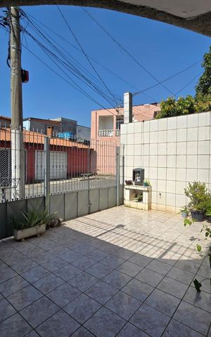Casa à venda com 226m², 8 quartos e 2 vagas Casa à venda com 226m², 8 quartos e 2 vagasGaragem