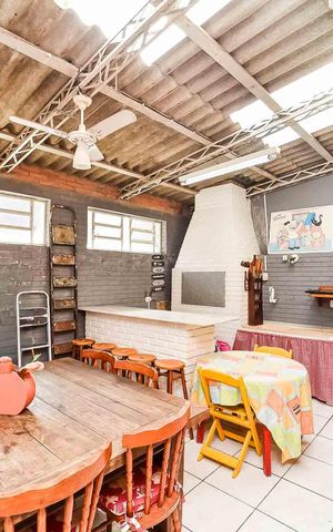 Casa à venda com 240m², 3 quartos e 2 vagas Casa à venda com 240m², 3 quartos e 2 vagasÁrea de Serviço/Churrasqueira
