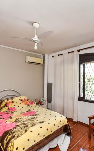 Casa à venda com 240m², 3 quartos e 2 vagas Casa à venda com 240m², 3 quartos e 2 vagasQuarto