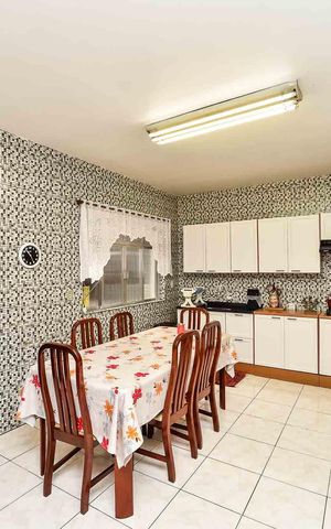 Casa à venda com 240m², 3 quartos e 2 vagas Casa à venda com 240m², 3 quartos e 2 vagasCozinha