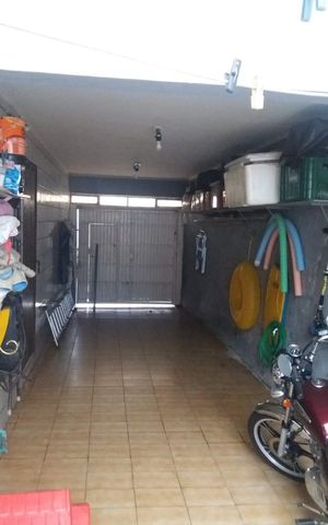 Casa à venda com 240m², 3 quartos e 2 vagas Casa à venda com 240m², 3 quartos e 2 vagasGaragem