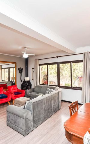 Casa à venda com 240m², 3 quartos e 2 vagas Casa à venda com 240m², 3 quartos e 2 vagasSala