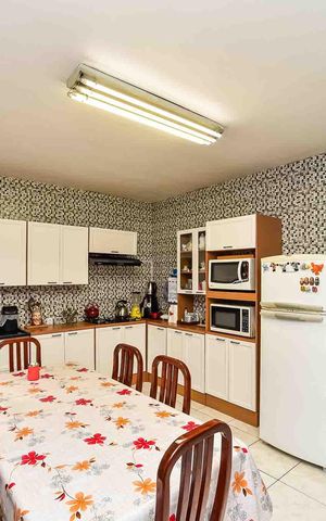 Casa à venda com 240m², 3 quartos e 2 vagas Casa à venda com 240m², 3 quartos e 2 vagasCozinha