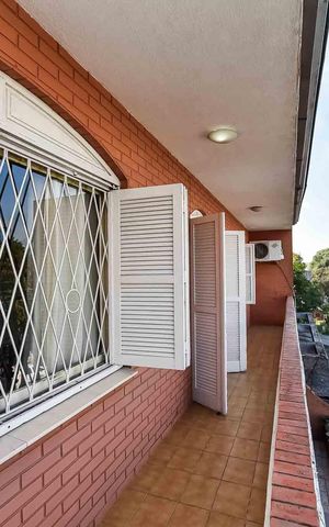 Casa à venda com 240m², 3 quartos e 2 vagas Casa à venda com 240m², 3 quartos e 2 vagasSacada da Sala 2