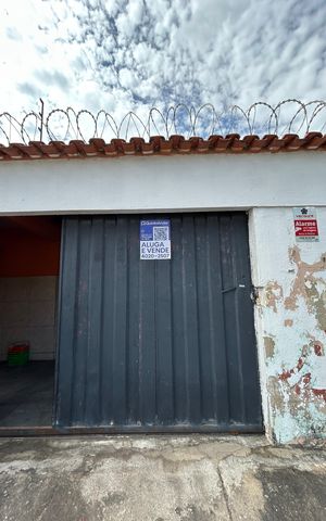 Casa à venda com 360m², 6 quartos e 2 vagas Casa à venda com 360m², 6 quartos e 2 vagasFachada