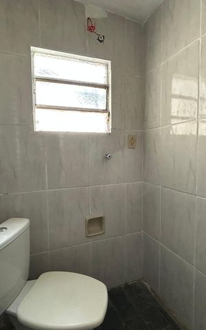 Casa à venda com 360m², 6 quartos e 2 vagas Casa à venda com 360m², 6 quartos e 2 vagasBanheiro de serviço