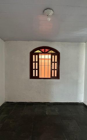 Casa à venda com 360m², 6 quartos e 2 vagas Casa à venda com 360m², 6 quartos e 2 vagasSala