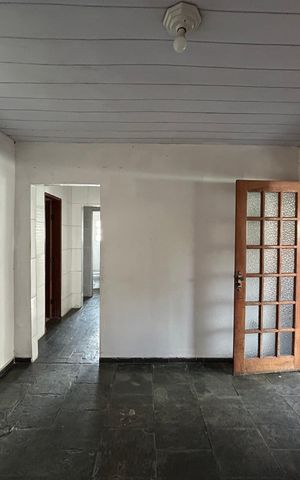 Casa à venda com 360m², 6 quartos e 2 vagas Casa à venda com 360m², 6 quartos e 2 vagasSala