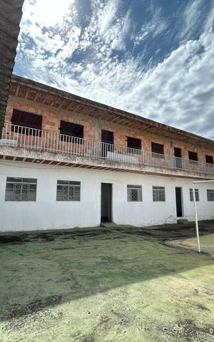 Casa à venda com 360m², 6 quartos e 2 vagas Casa à venda com 360m², 6 quartos e 2 vagasÁrea comum