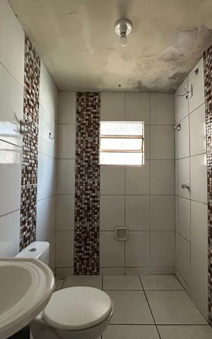 Casa à venda com 360m², 6 quartos e 2 vagas Casa à venda com 360m², 6 quartos e 2 vagasBanheiro social