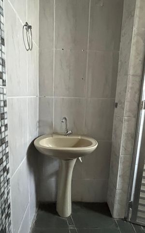 Casa à venda com 360m², 6 quartos e 2 vagas Casa à venda com 360m², 6 quartos e 2 vagasBanheiro de serviço