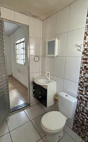 Casa à venda com 360m², 6 quartos e 2 vagas Casa à venda com 360m², 6 quartos e 2 vagasBanheiro social