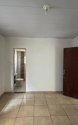 Casa à venda com 360m², 6 quartos e 2 vagas Casa à venda com 360m², 6 quartos e 2 vagasQuarto