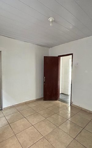 Casa à venda com 360m², 6 quartos e 2 vagas Casa à venda com 360m², 6 quartos e 2 vagasQuarto