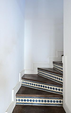 Casa de condomínio à venda com 89m², 2 quartos e 2 vagasEscada