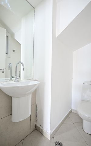 Casa de condomínio à venda com 89m², 2 quartos e 2 vagasLavabo