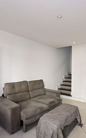 Casa de condomínio à venda com 89m², 2 quartos e 2 vagasSala