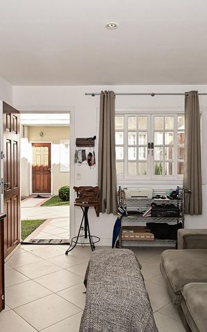 Casa de condomínio à venda com 89m², 2 quartos e 2 vagasSala
