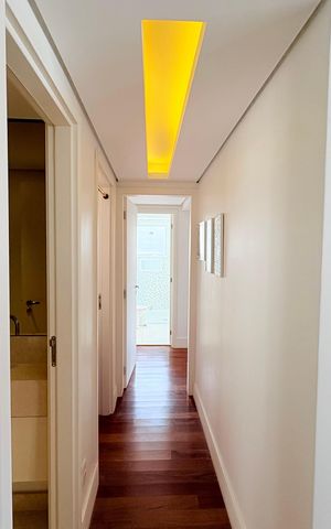 Apartamento à venda com 236m², 3 quartos e 3 vagas Apartamento à venda com 236m², 3 quartos e 3 vagasCorredor