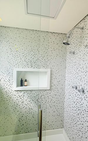Apartamento à venda com 236m², 3 quartos e 3 vagas Apartamento à venda com 236m², 3 quartos e 3 vagasBanheiro 2