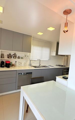 Apartamento à venda com 236m², 3 quartos e 3 vagas Apartamento à venda com 236m², 3 quartos e 3 vagasCozinha