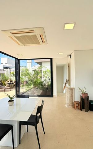 Apartamento à venda com 236m², 3 quartos e 3 vagas Apartamento à venda com 236m², 3 quartos e 3 vagasCobertura
