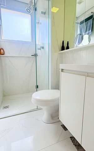 Apartamento à venda com 236m², 3 quartos e 3 vagas Apartamento à venda com 236m², 3 quartos e 3 vagasBanheiro 1