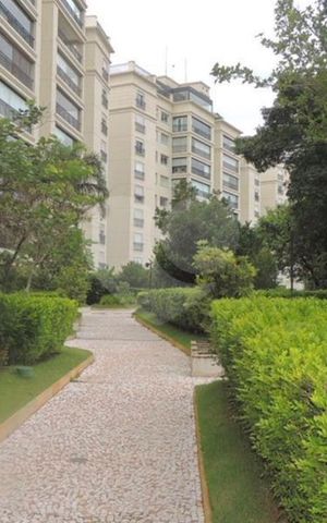 Apartamento à venda com 236m², 3 quartos e 3 vagas