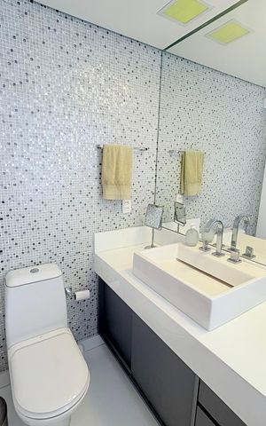 Apartamento à venda com 236m², 3 quartos e 3 vagas Apartamento à venda com 236m², 3 quartos e 3 vagasBanheiro 2