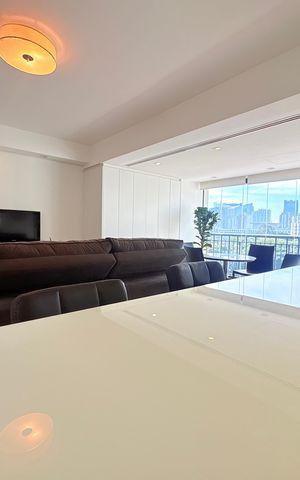 Apartamento à venda com 236m², 3 quartos e 3 vagas Apartamento à venda com 236m², 3 quartos e 3 vagasSala