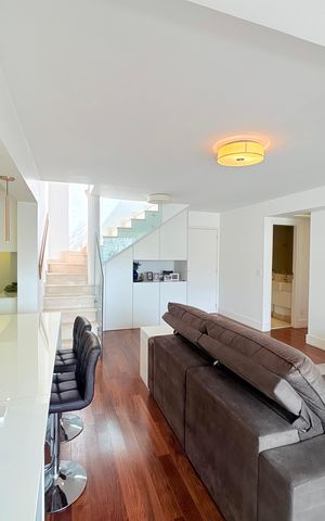 Apartamento à venda com 236m², 3 quartos e 3 vagas Apartamento à venda com 236m², 3 quartos e 3 vagasSala