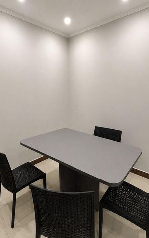 Casa à venda com 150m², 5 quartos e 1 vaga Casa à venda com 150m², 5 quartos e 1 vagaSala de Jantar