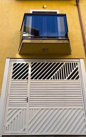 Casa à venda com 150m², 5 quartos e 1 vaga Casa à venda com 150m², 5 quartos e 1 vagaFachada