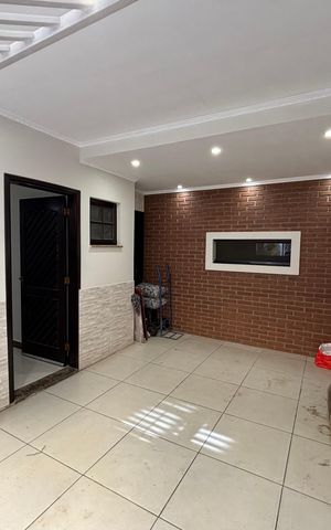 Casa à venda com 150m², 5 quartos e 1 vaga Casa à venda com 150m², 5 quartos e 1 vagaGaragem