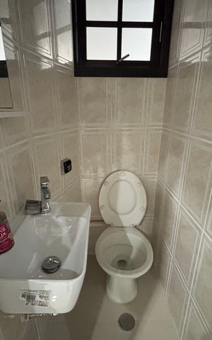 Casa à venda com 150m², 5 quartos e 1 vaga Casa à venda com 150m², 5 quartos e 1 vagaBanhe