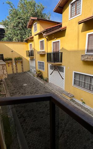 Casa à venda com 150m², 5 quartos e 1 vaga Casa à venda com 150m², 5 quartos e 1 vagaVaranda
