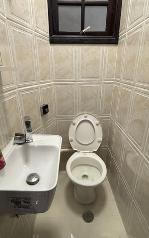 Casa à venda com 150m², 5 quartos e 1 vaga Casa à venda com 150m², 5 quartos e 1 vagaBanheiro 1