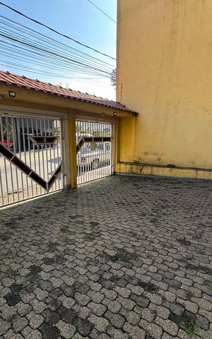 Casa à venda com 150m², 5 quartos e 1 vaga Casa à venda com 150m², 5 quartos e 1 vagaGaragem