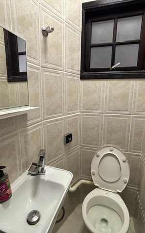 Casa à venda com 150m², 5 quartos e 1 vaga Casa à venda com 150m², 5 quartos e 1 vagaBanhe