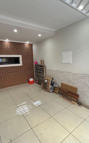 Casa à venda com 150m², 5 quartos e 1 vaga Casa à venda com 150m², 5 quartos e 1 vagaGaragem