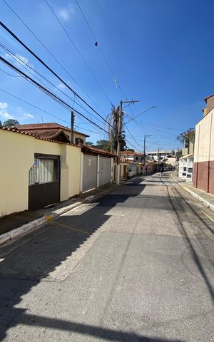 Casa à venda com 198m², 4 quartos e 2 vagas Casa à venda com 198m², 4 quartos e 2 vagasVista da Rua