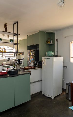 Casa à venda com 198m², 4 quartos e 2 vagas Casa à venda com 198m², 4 quartos e 2 vagasCozinha