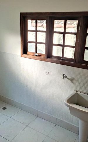 Casa à venda com 180m², 3 quartos e 2 vagas